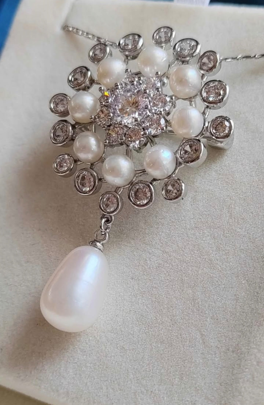 5.4-9.7mm Genuine freshwater pearls flowers brooch necklace