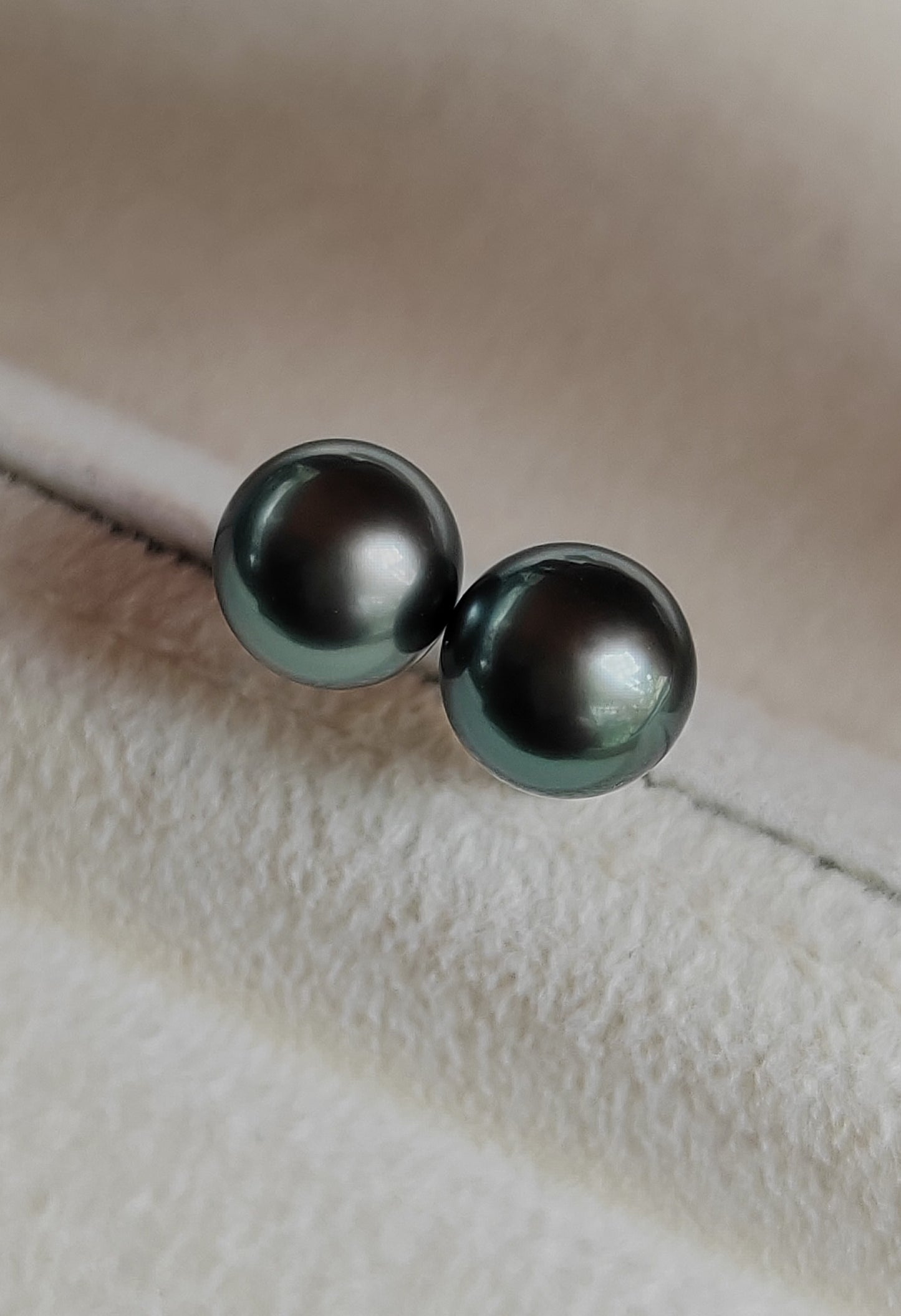 8mm Genuine tahitian south sea pearls 14k gold earrings studs