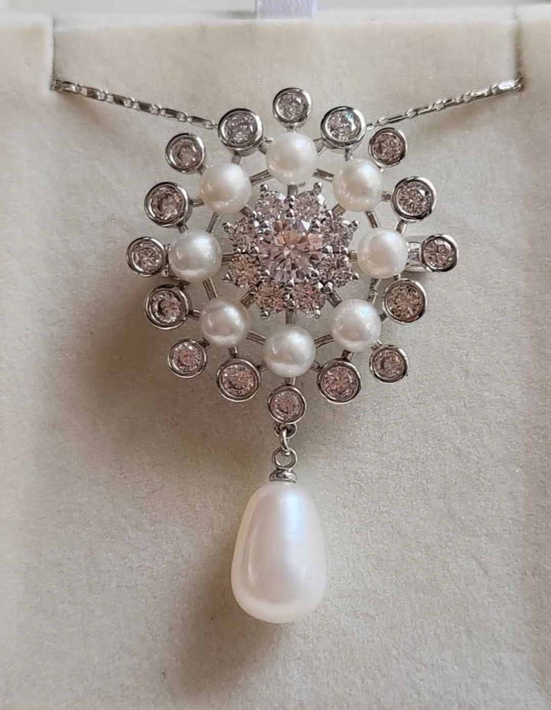 5.4-9.7mm Genuine freshwater pearls flowers brooch necklace