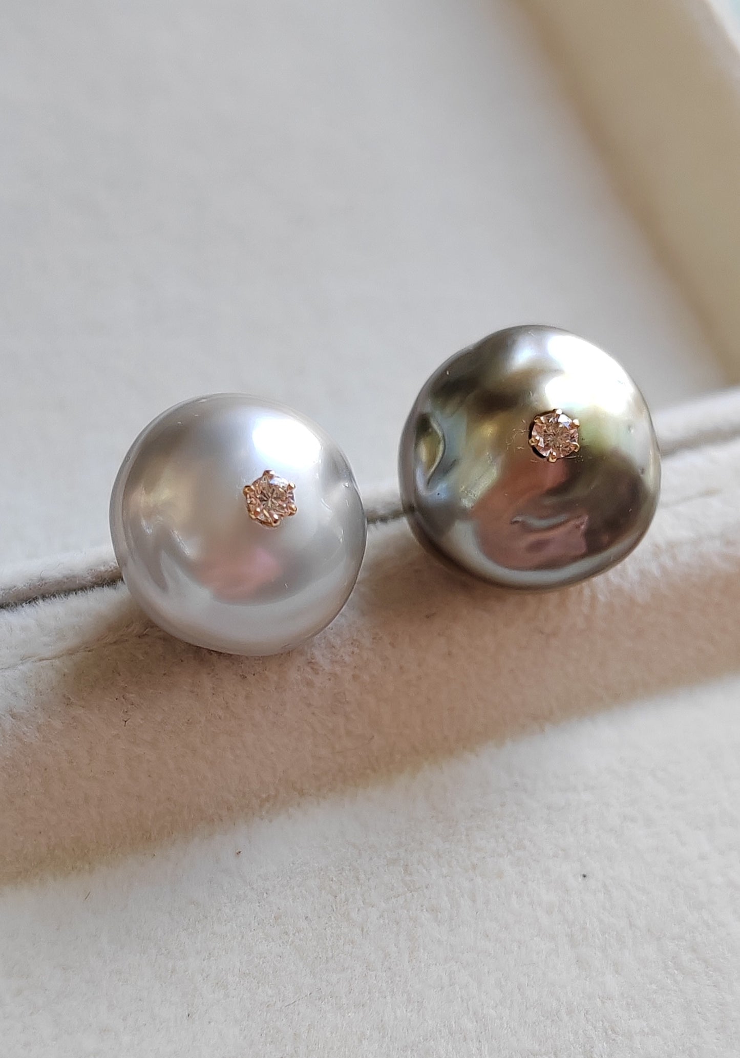 Timeless Elegance: 18ct gold diamond earrings genuine tahitian keshi pearls 30.5ct