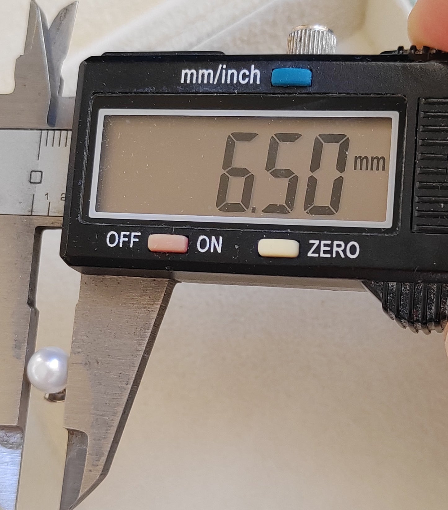 6.5mm Genuine freshwater round pearl Essential earrings studs