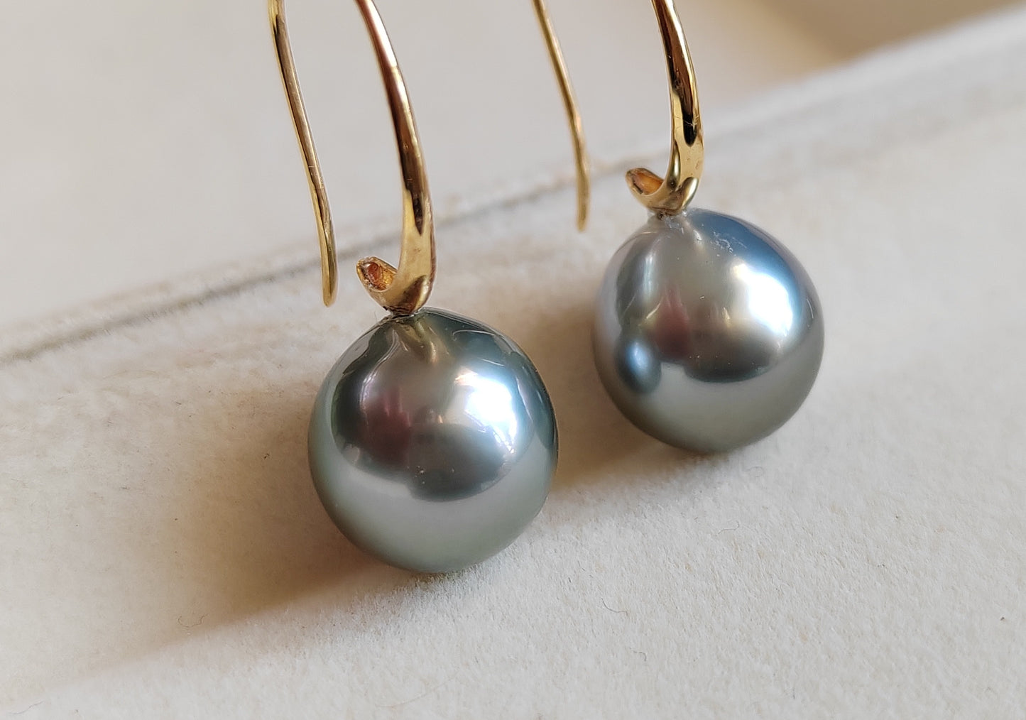 10mm Genuine Tahitian Mangareva pearl AAA 18ct gold French hook earrings