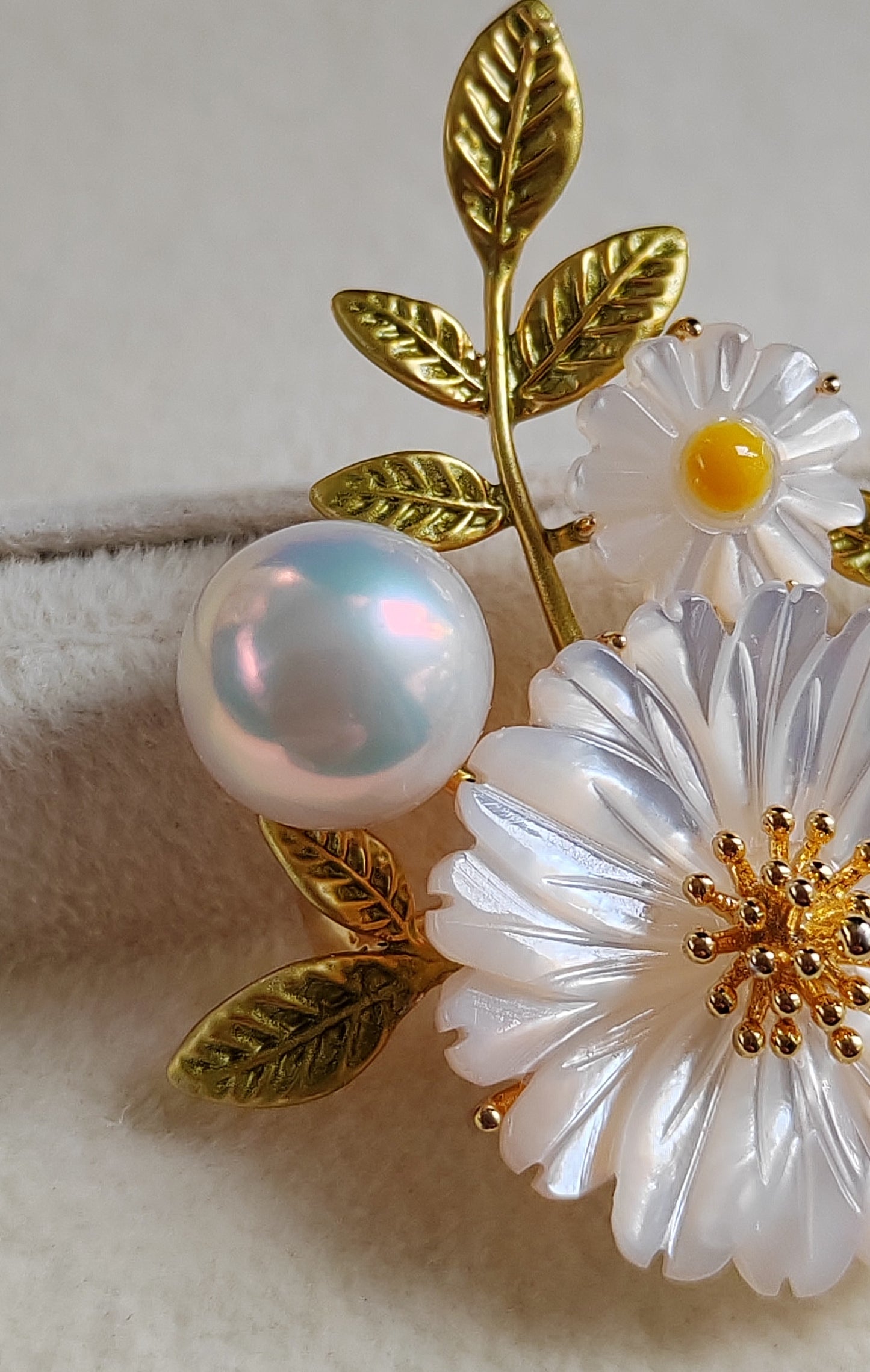 'Lily' brooch genuine freshwater pearl 10.1mm with mother of pearl