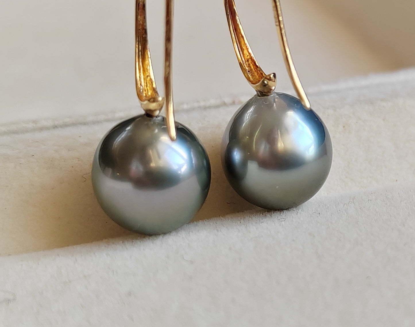 10mm Genuine Tahitian Mangareva pearl AAA 18ct gold French hook earrings