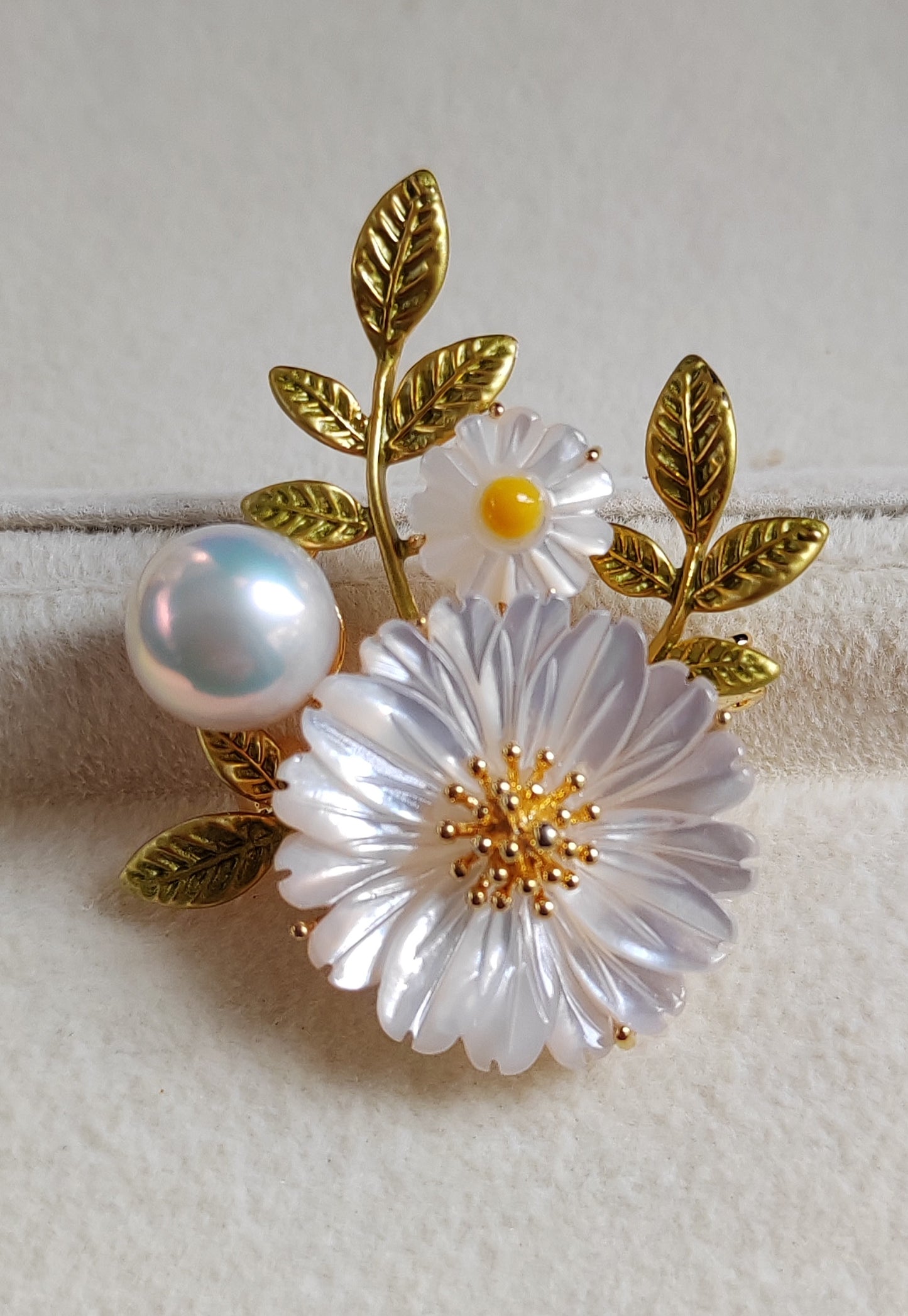 'Lily' brooch genuine freshwater pearl 10.1mm with mother of pearl