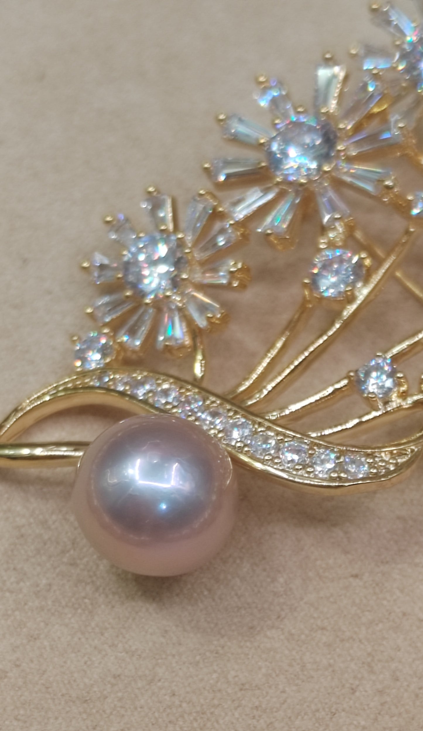 Clearance Lily brooch genuine freshwater pearl 10.8mm