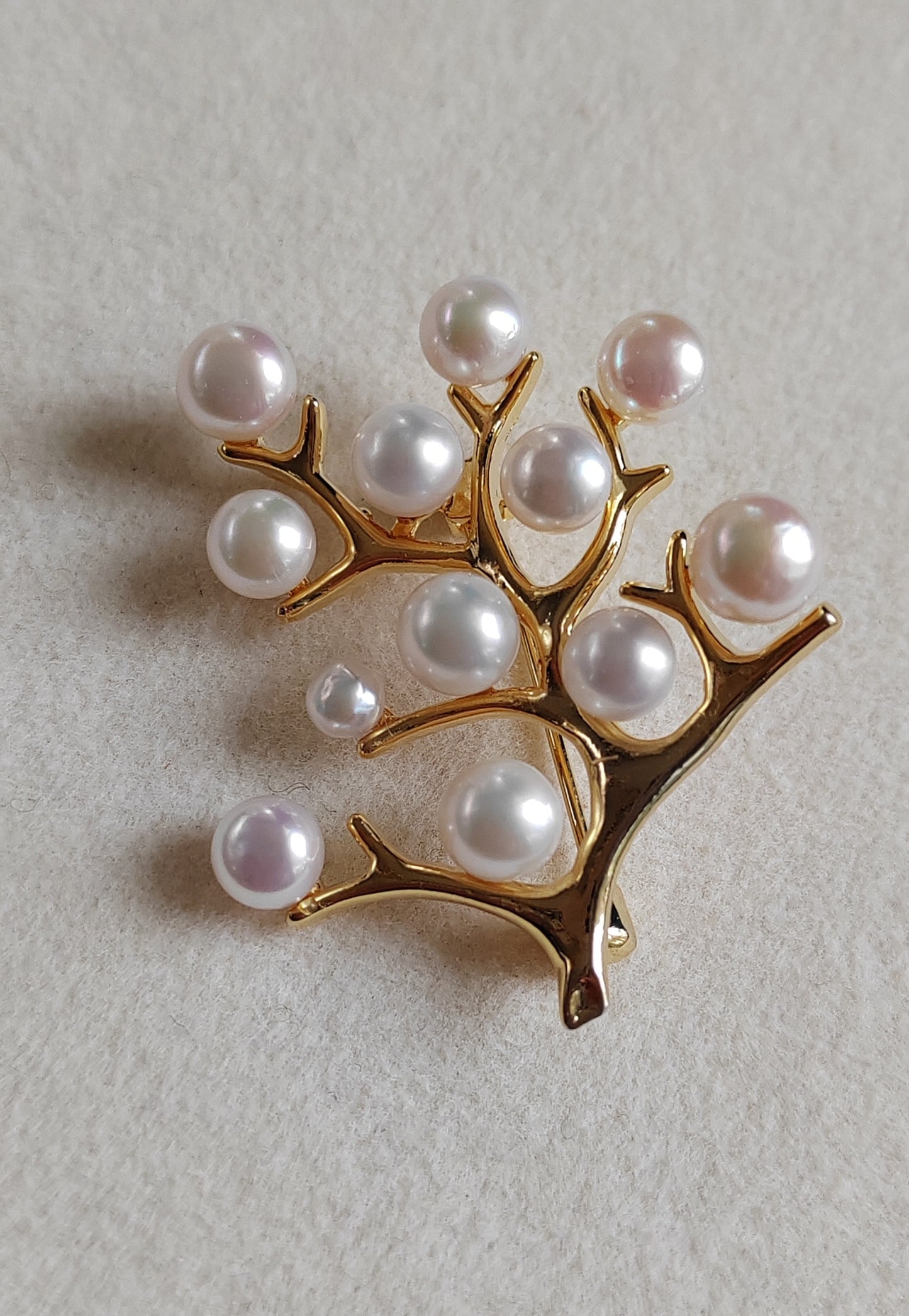 'Happy Tree' brooch genuine freshwater pearls