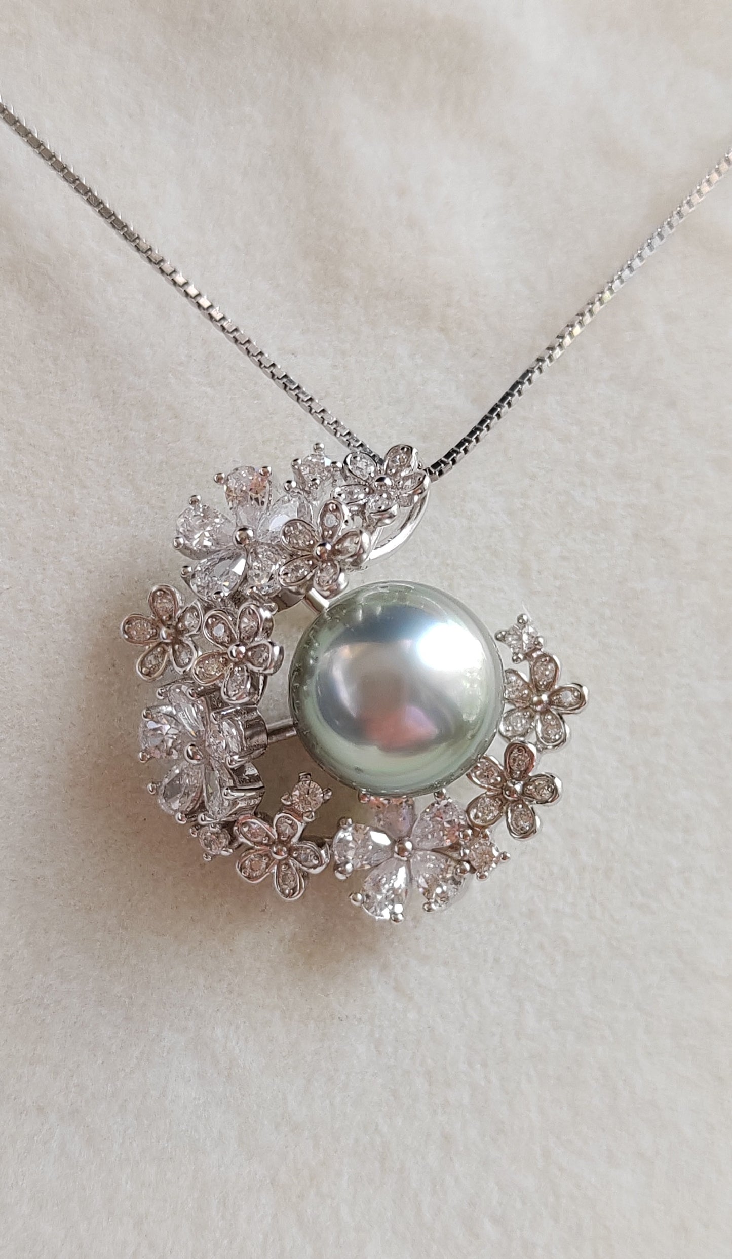 'Moon flowers' necklace genuine tahitian south sea pearl 9.4mm