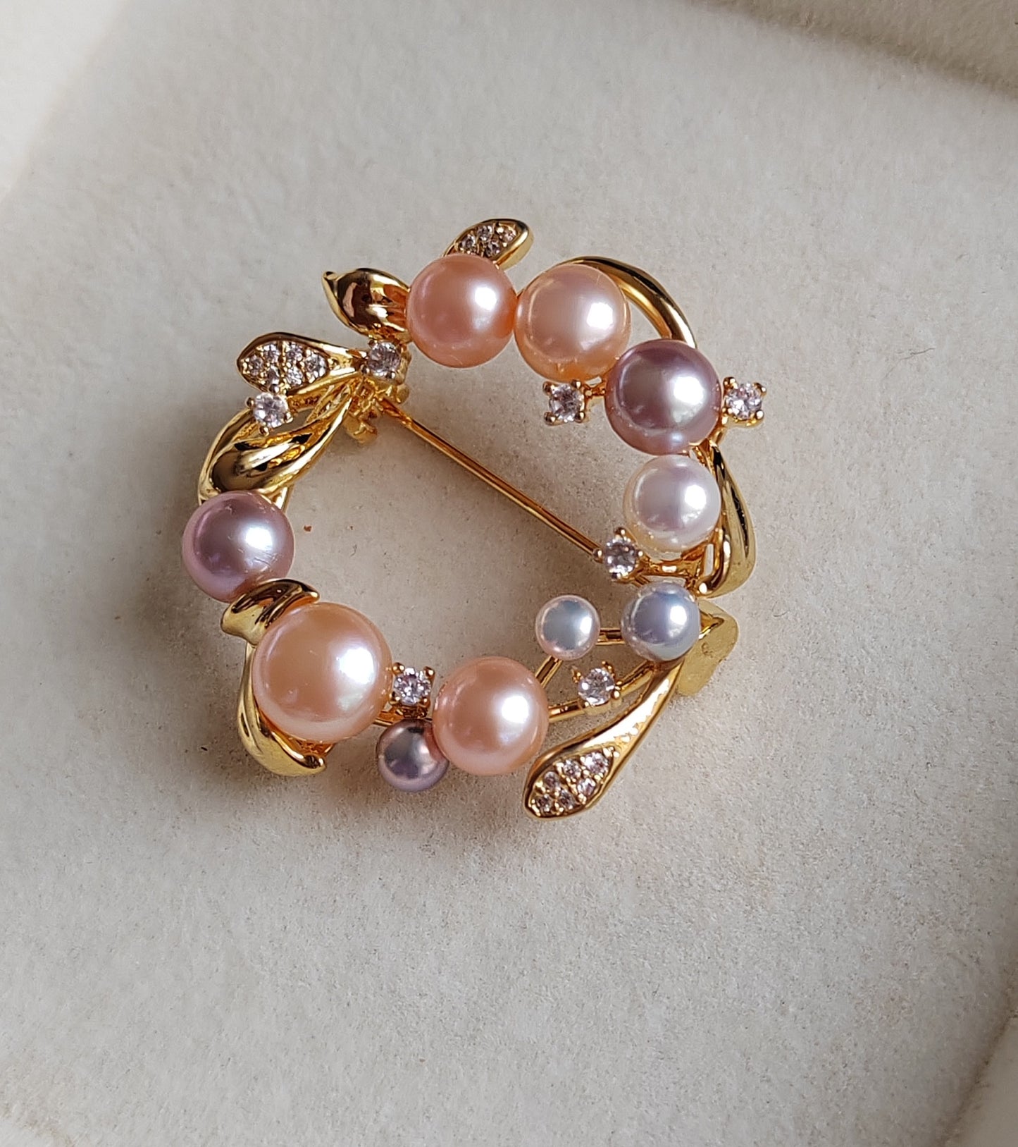 3.5-7.6mm Genuine freshwater pearls multicolour flower brooch