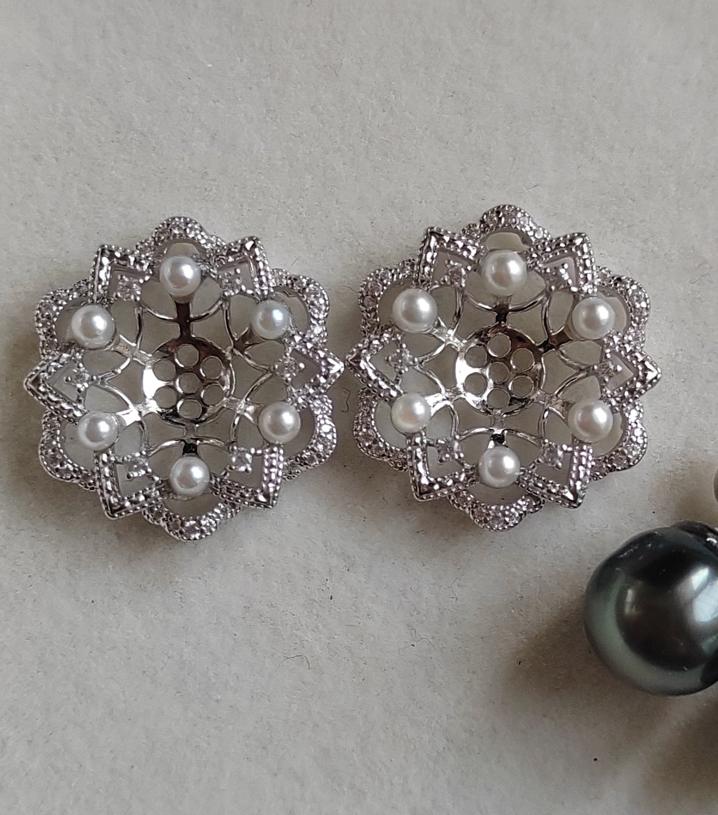 'Dahlia' Two-way earrings genuine tahitian south sea and akoya pearls
