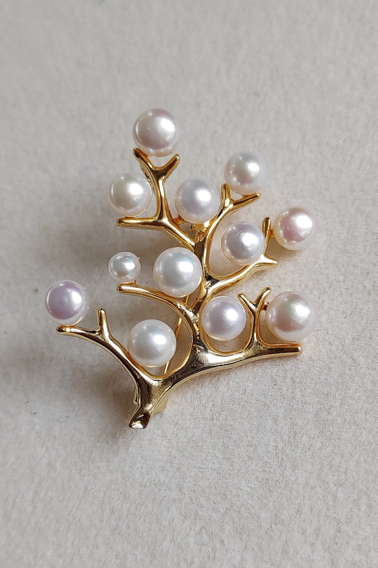 'Happy Tree' brooch genuine freshwater pearls