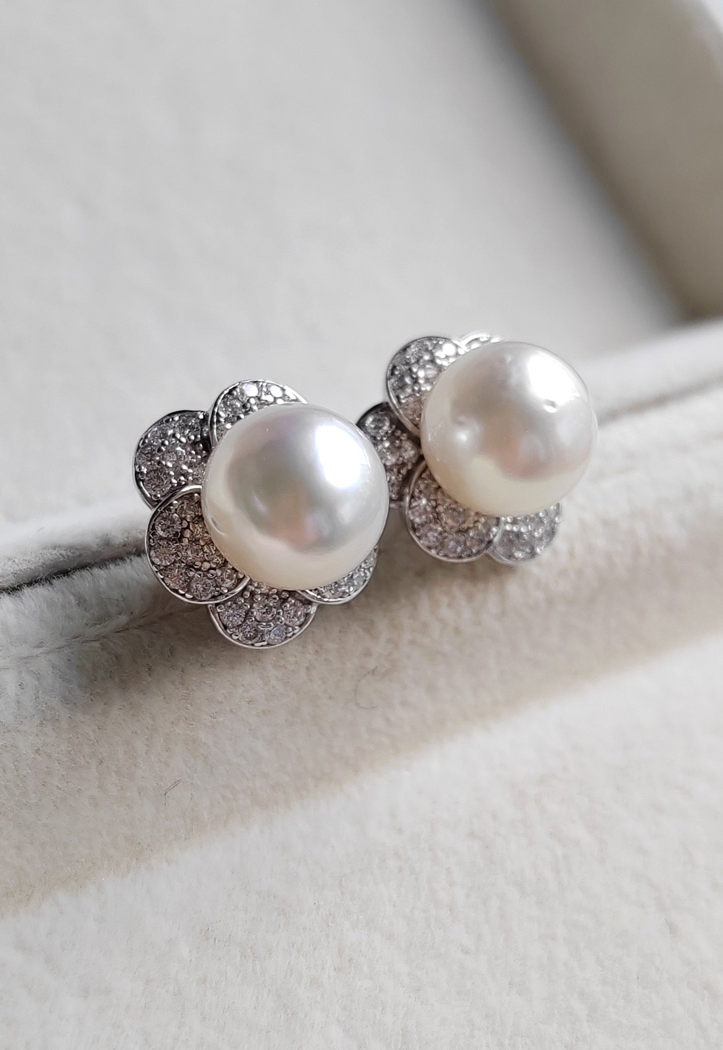 'Little Camellia' two-way earrings genuine south sea white pearls 8.6mm Round