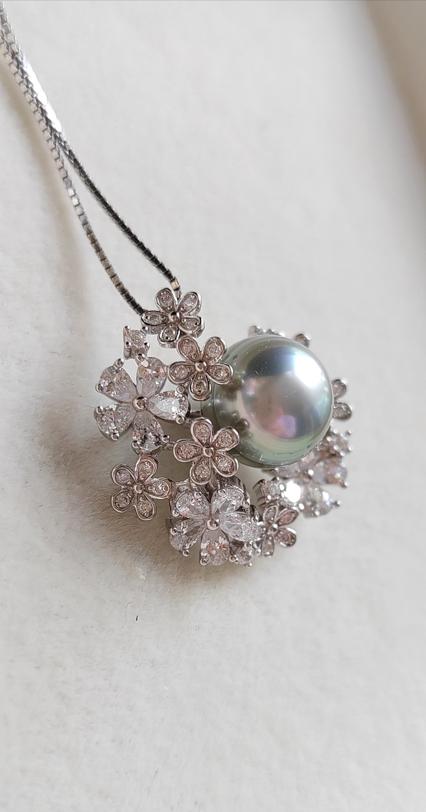 'Moon flowers' necklace genuine tahitian south sea pearl 9.4mm