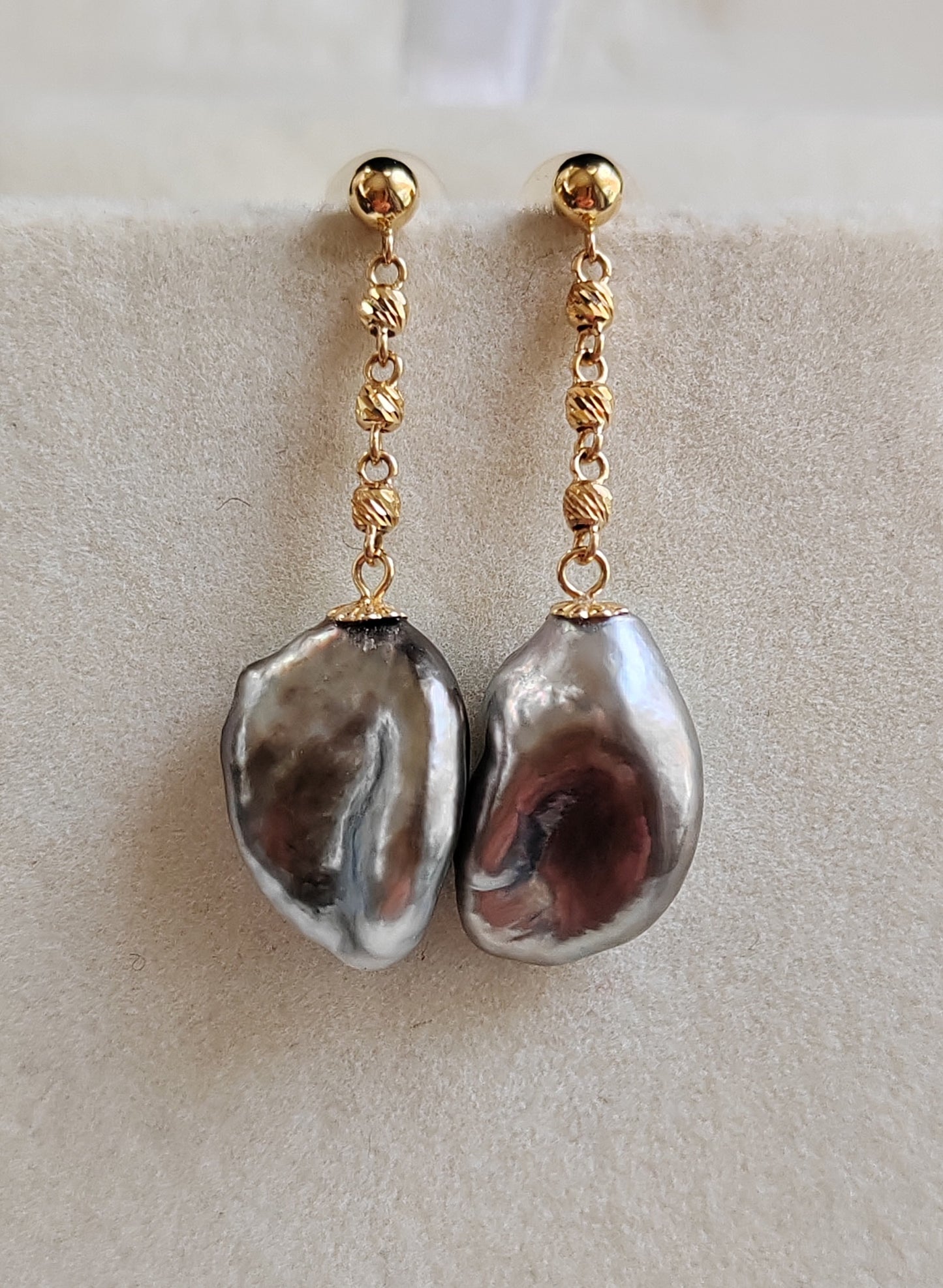 'Nuvole' 18k gold earrings genuine tahitian Keshi pearls timeless elegance