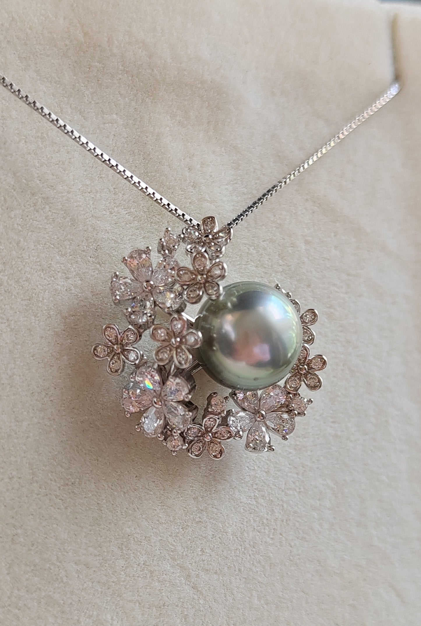 'Moon flowers' necklace genuine tahitian south sea pearl 9.4mm