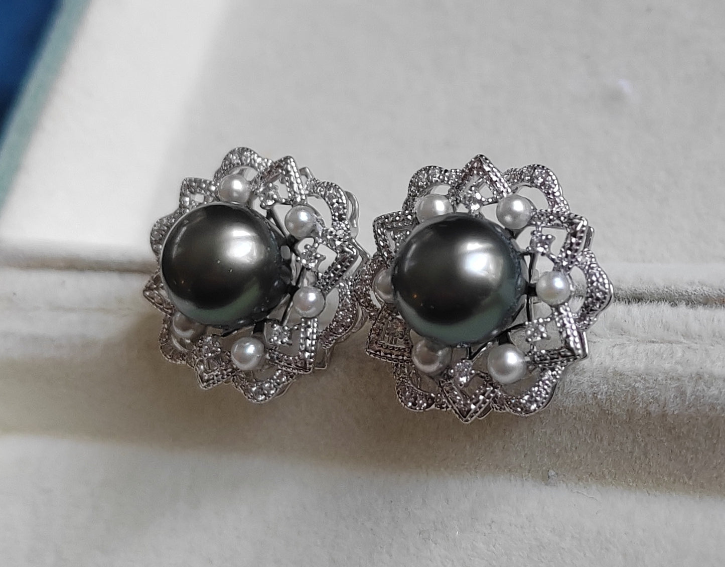 'Dahlia' Two-way earrings genuine tahitian south sea and akoya pearls