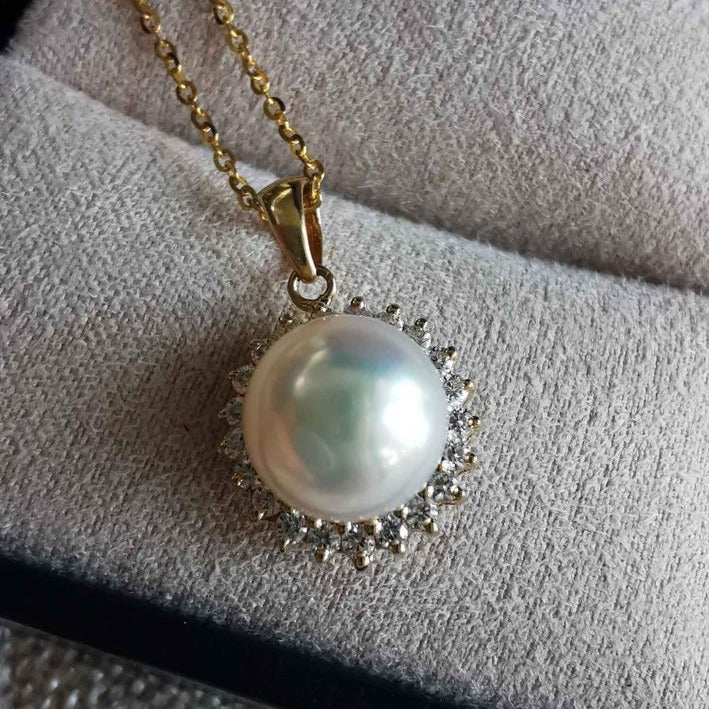 'Little sunflower' 18k gold pendant genuine south sea white pearl 8.5mm