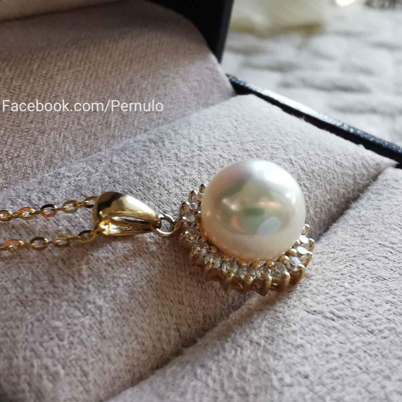 'Little sunflower' 18k gold pendant genuine south sea white pearl 8.5mm