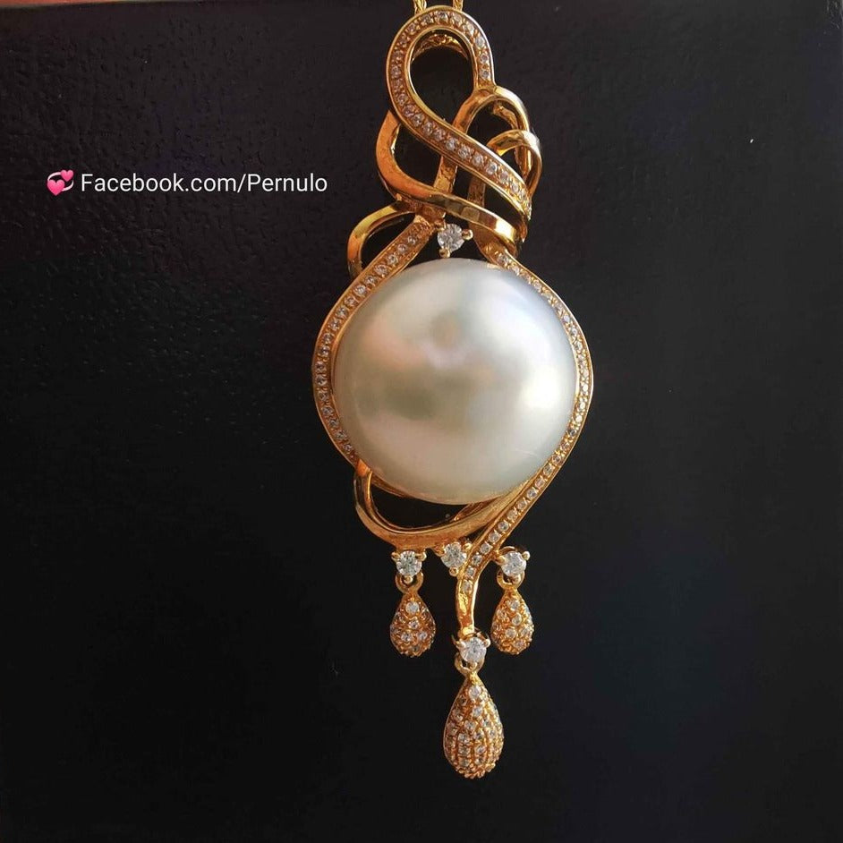 'Phoenix' Pendant 18k gold genuine south sea pearl 13.2mm