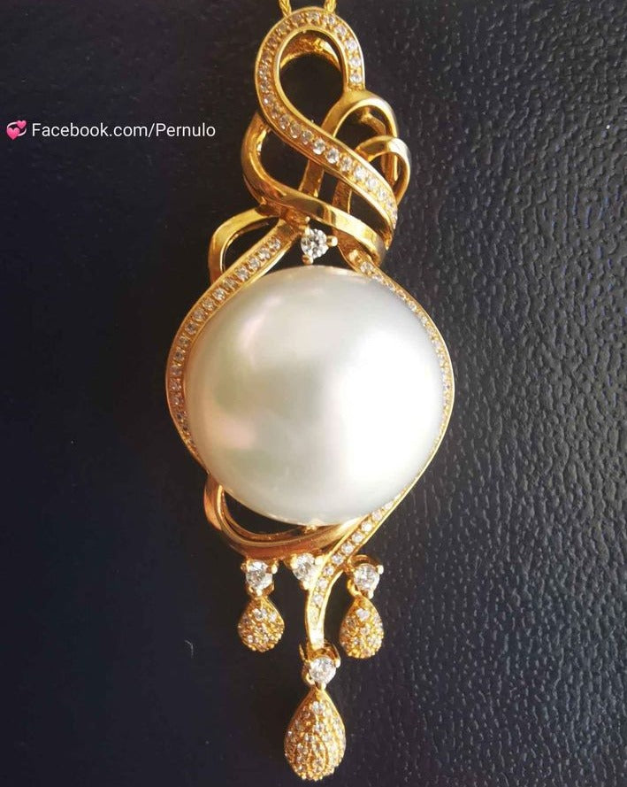 'Phoenix' Pendant 18k gold genuine south sea pearl 13.2mm