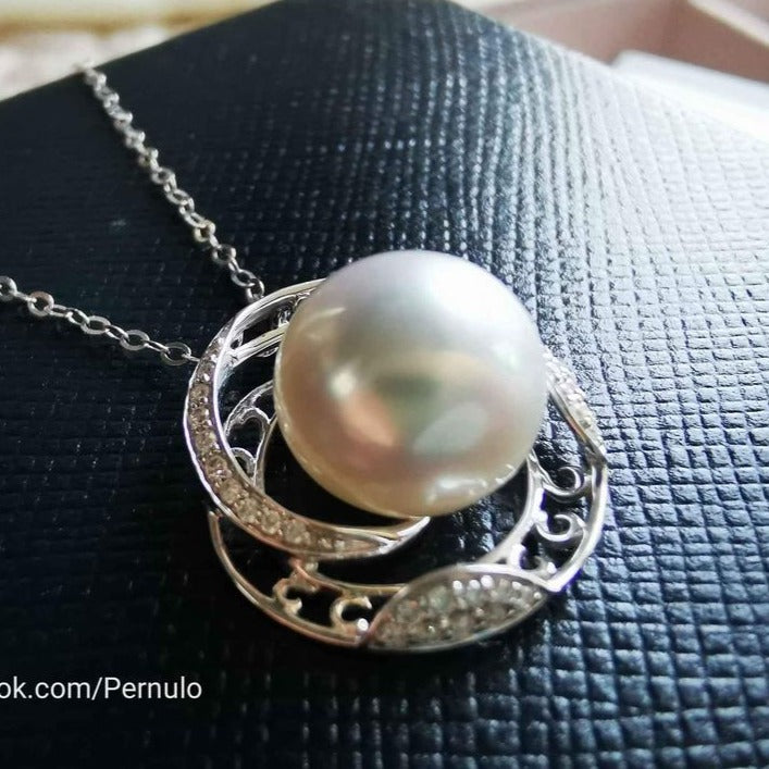 'The moon' pendant 18k white gold diamond genuine south sea white pearl 9.6mm
