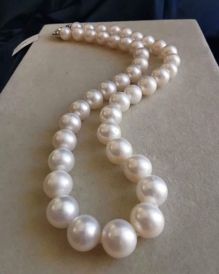 9.5-10.4mm Genuine freshwater pearls classic necklace