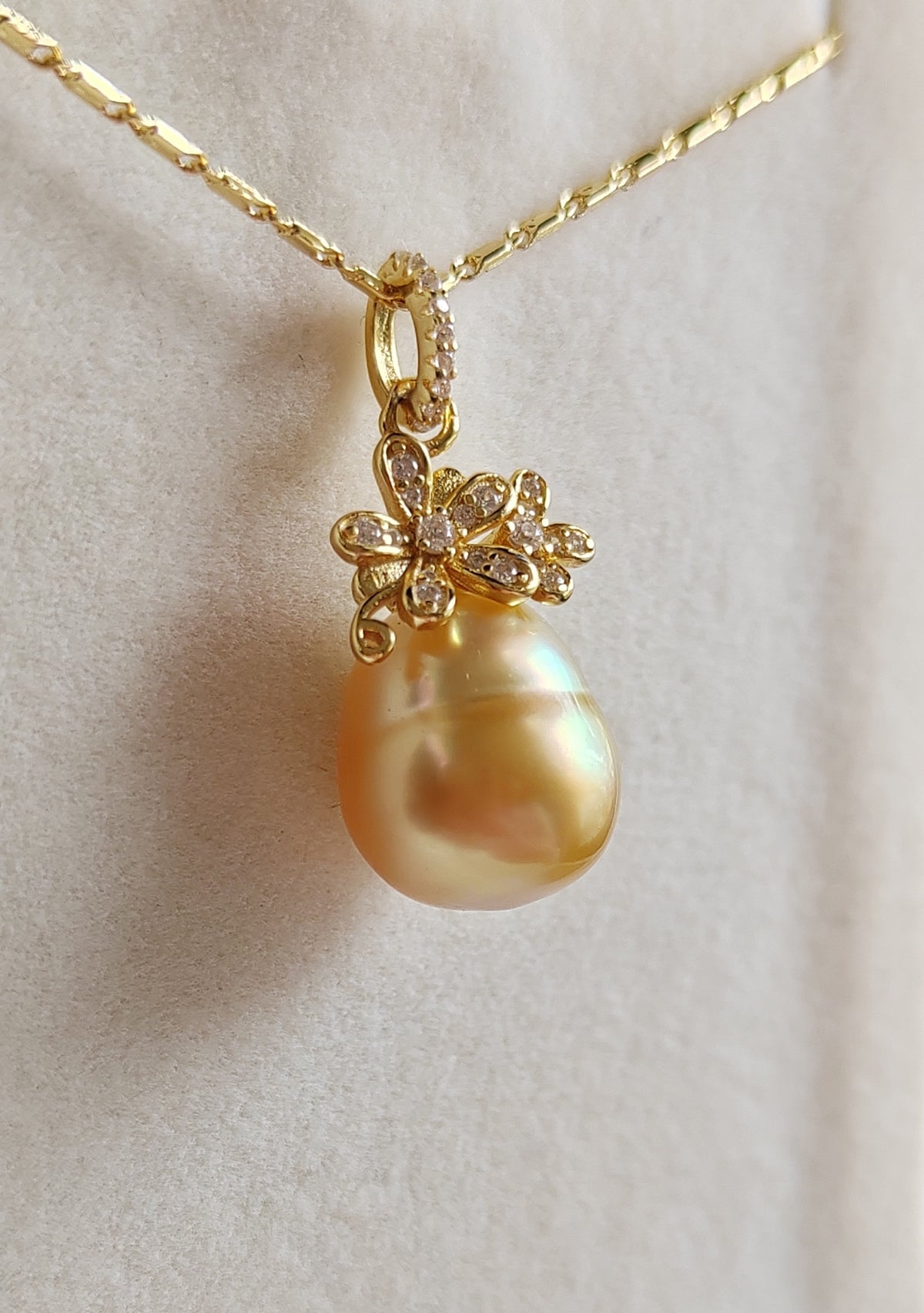 'Golden gourd' Pendant genuine golden south sea pearl 11.5mm vermeil/silver
