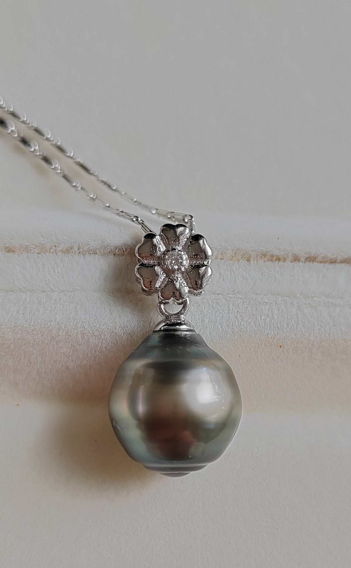 11.7mm Genuine Tahitian sea pearl flower pendant silver