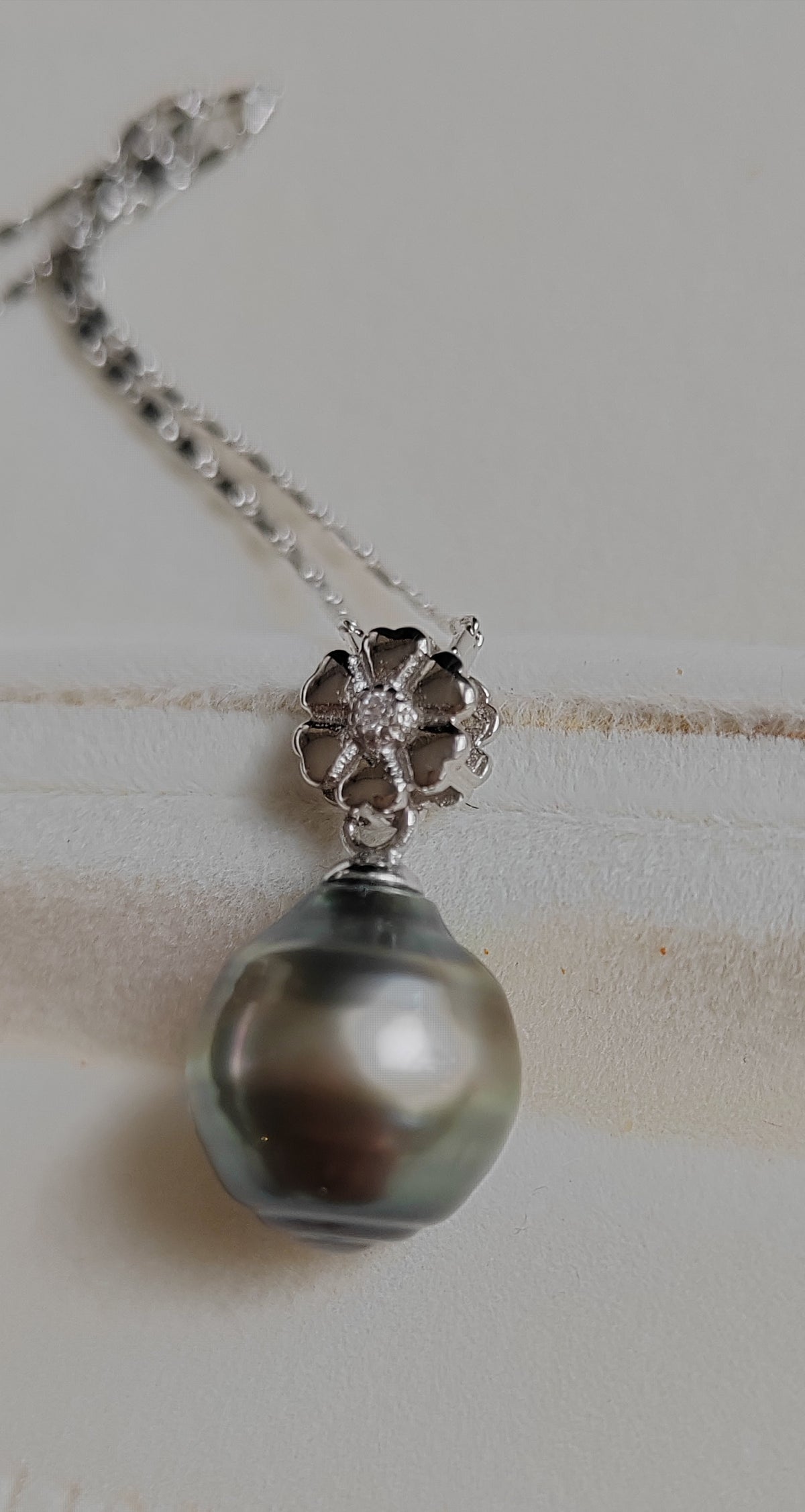 11.7mm Genuine Tahitian sea pearl flower pendant silver