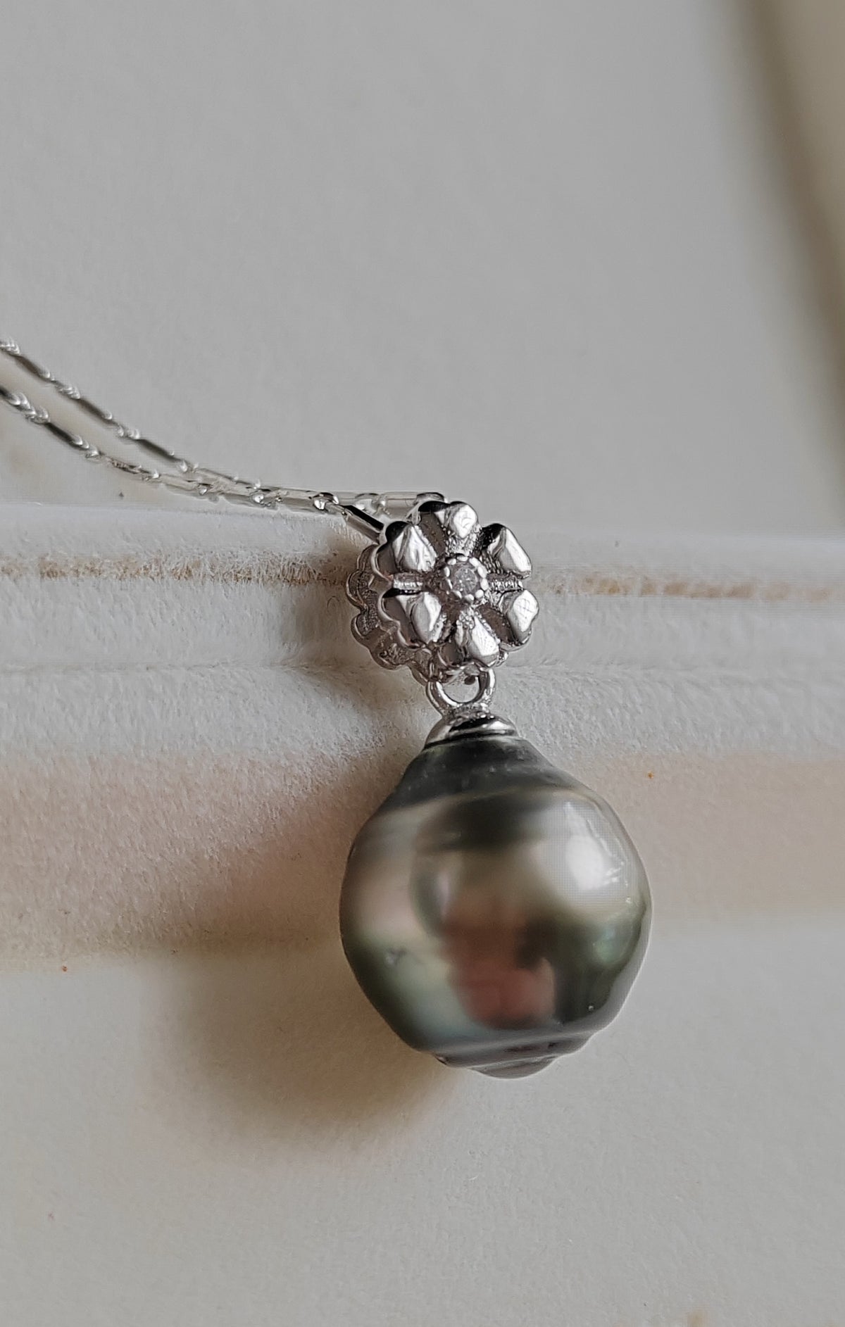 11.7mm Genuine Tahitian sea pearl flower pendant silver