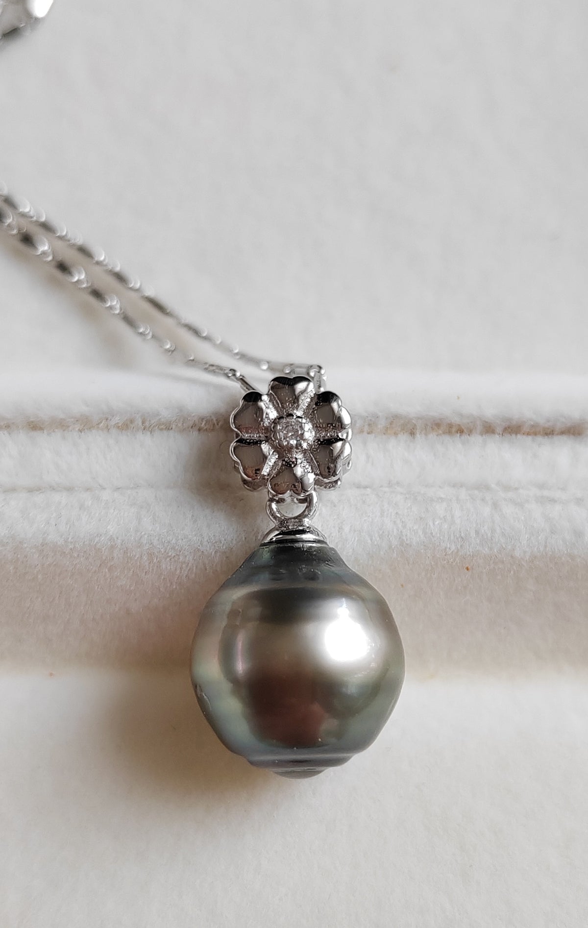 11.7mm Genuine Tahitian sea pearl flower pendant silver