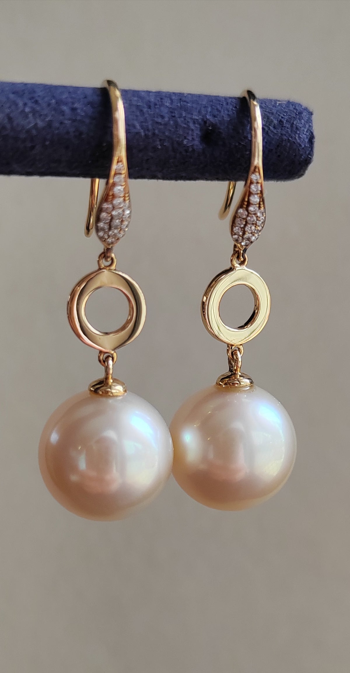 'Dry roses' 18k gold diamond earrings genuine south sea white pearls 11.5mm