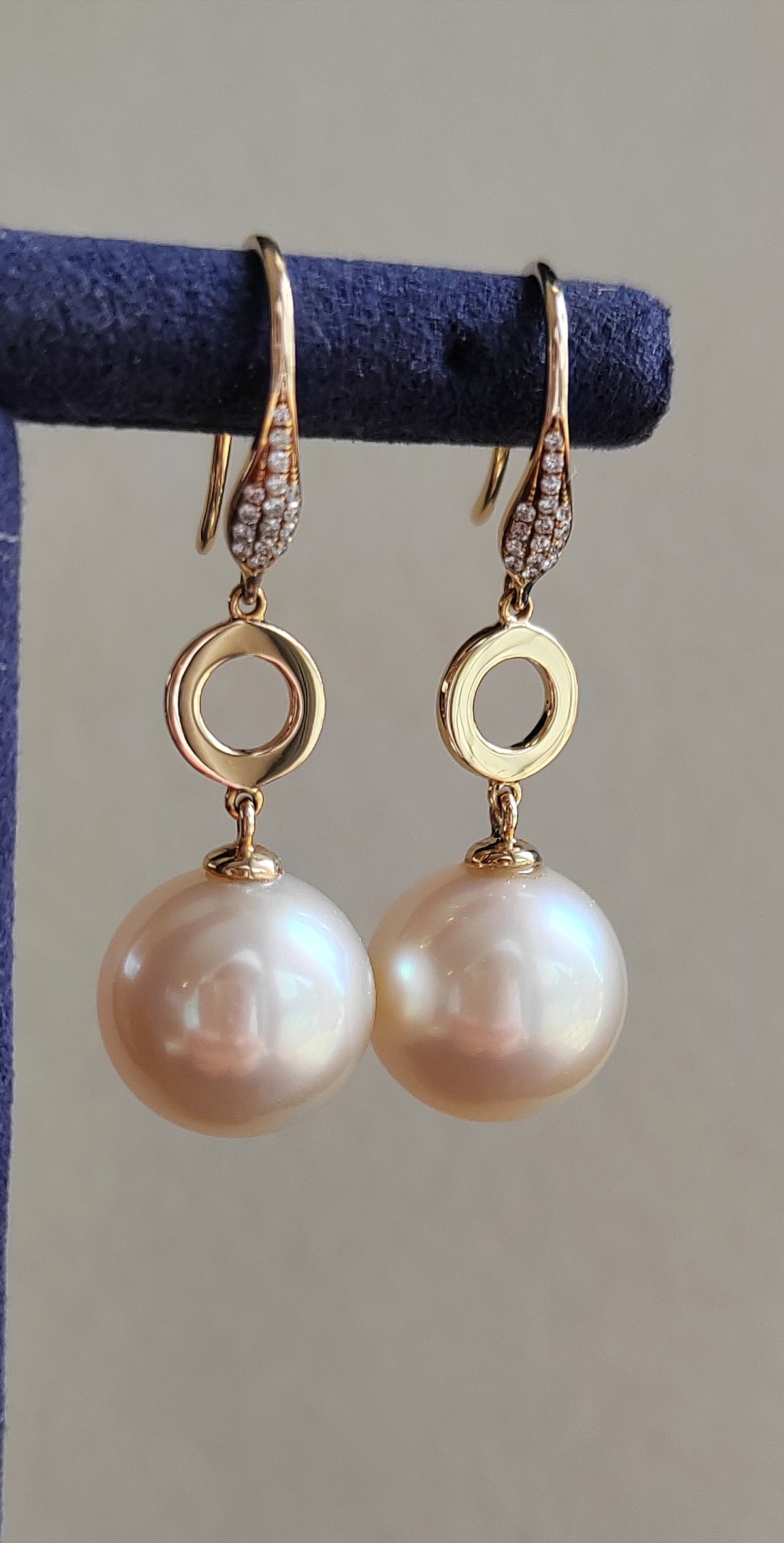 'Dry roses' 18k gold diamond earrings genuine south sea white pearls 11.5mm