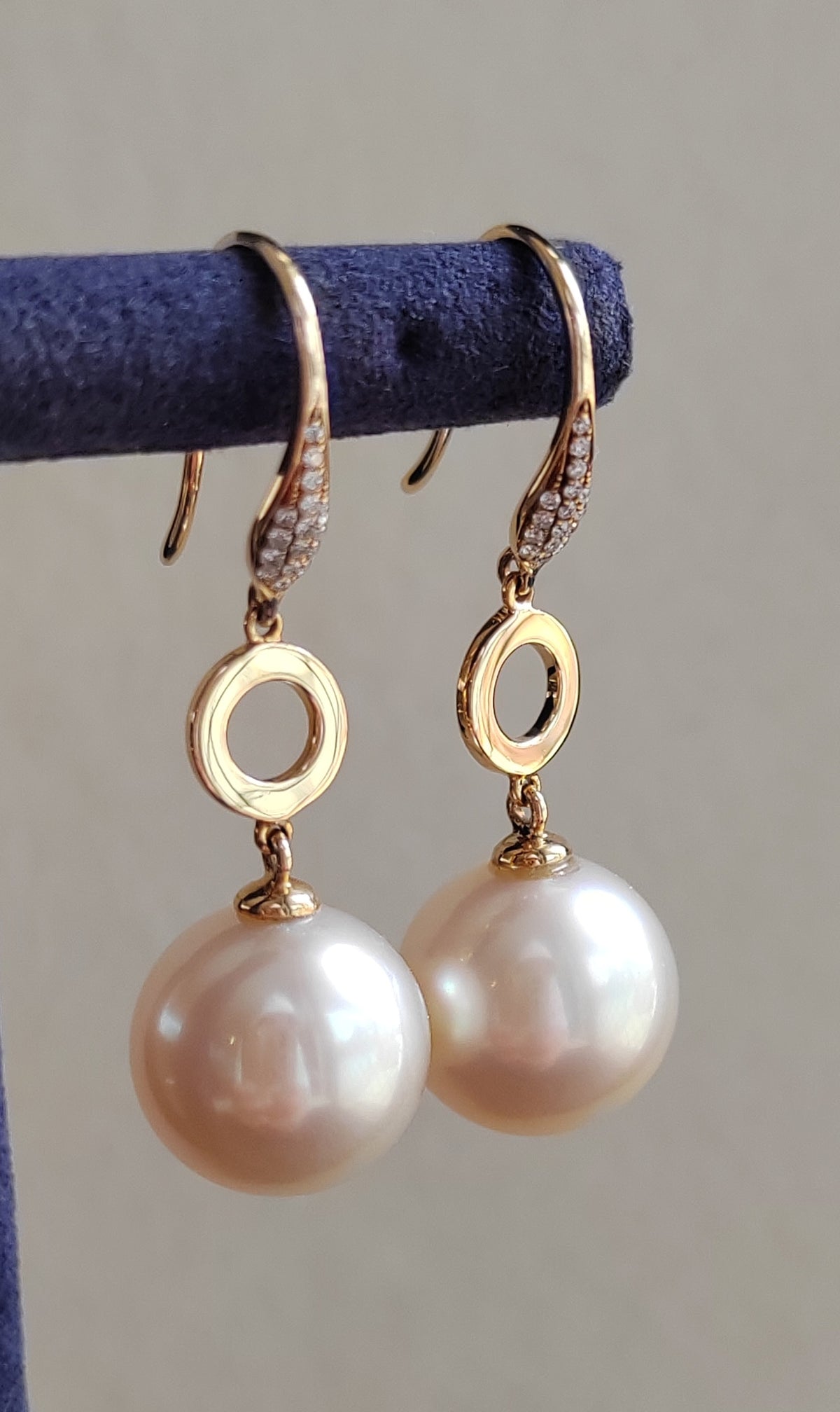 'Dry roses' 18k gold diamond earrings genuine south sea white pearls 11.5mm