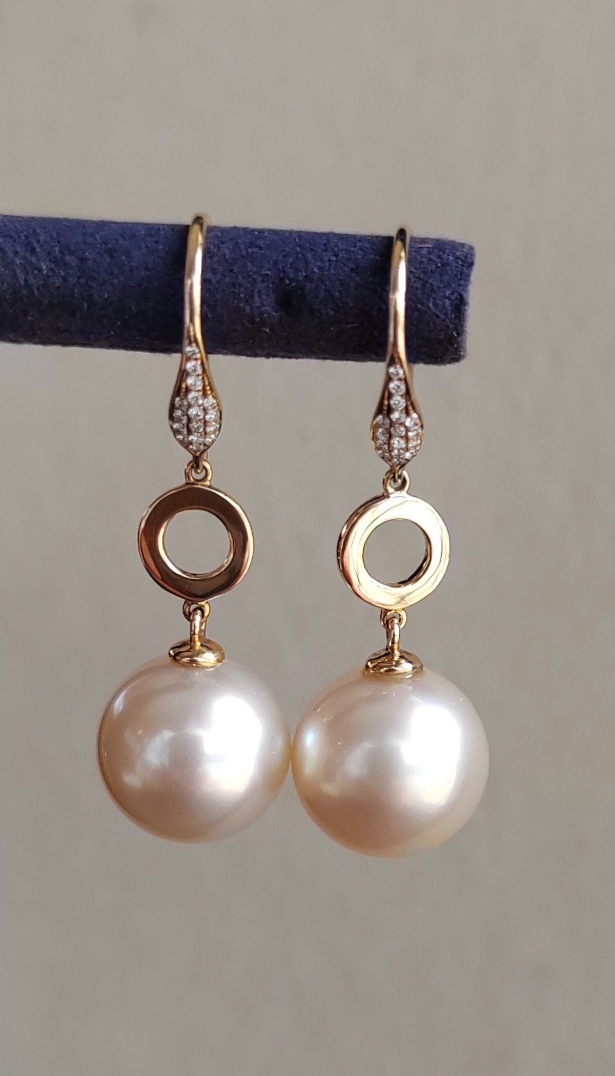 'Dry roses' 18k gold diamond earrings genuine south sea white pearls 11.5mm