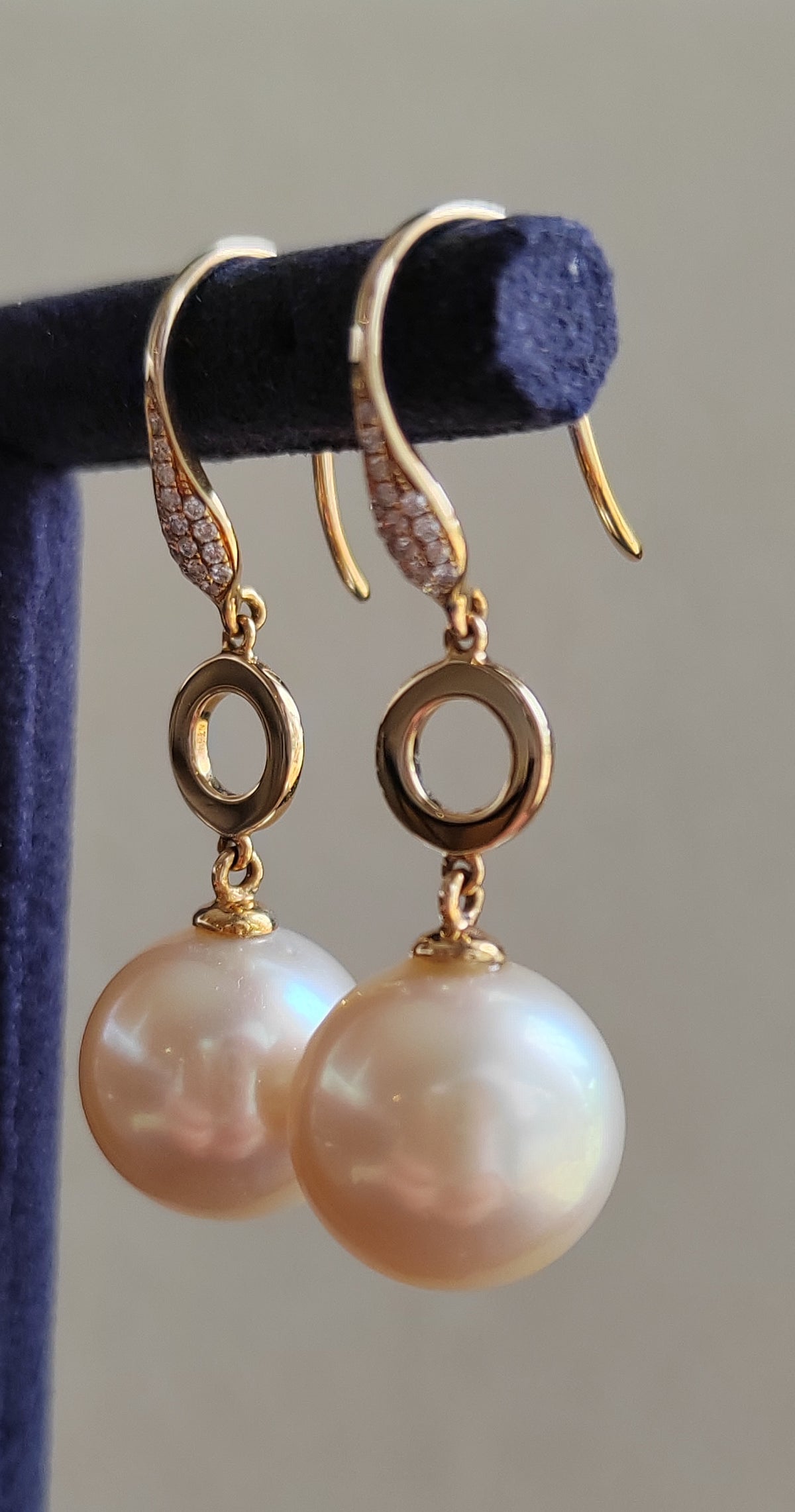 'Dry roses' 18k gold diamond earrings genuine south sea white pearls 11.5mm