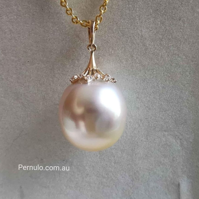 'A golden fruit' 18ct gold pendant genuine south sea pearl 13.9x16mm