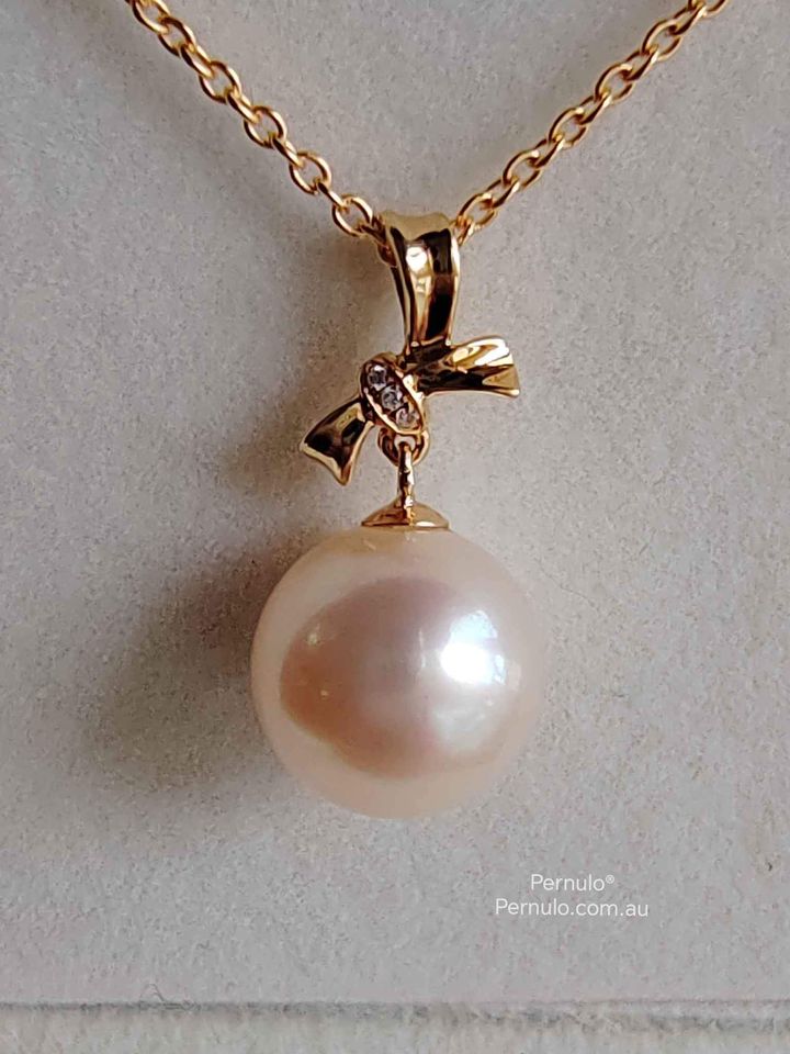 10mm Genuine Japanese akoya pearl classic 18k gold diamond pendant