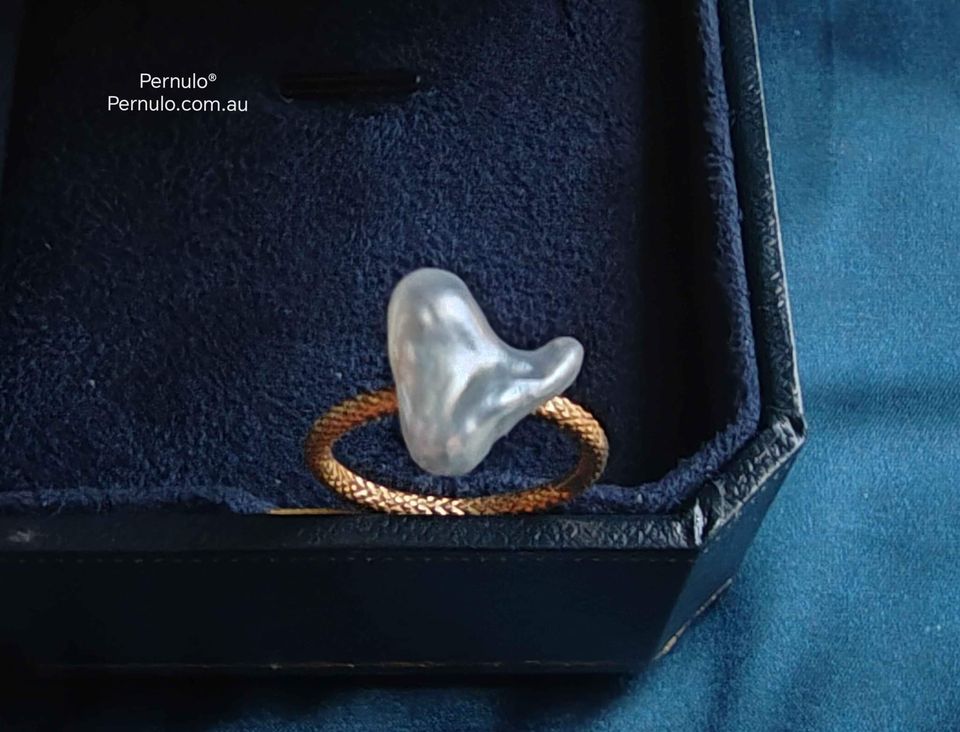 'L'amour Vrai' 18k gold ring genuine south sea white Keshi pearl 12.5x11.8mm