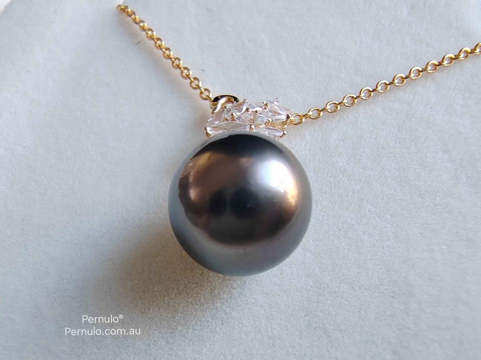 'Amour Fidèle' 18k gold pendant genuine tahitian south sea round pearl 11mm