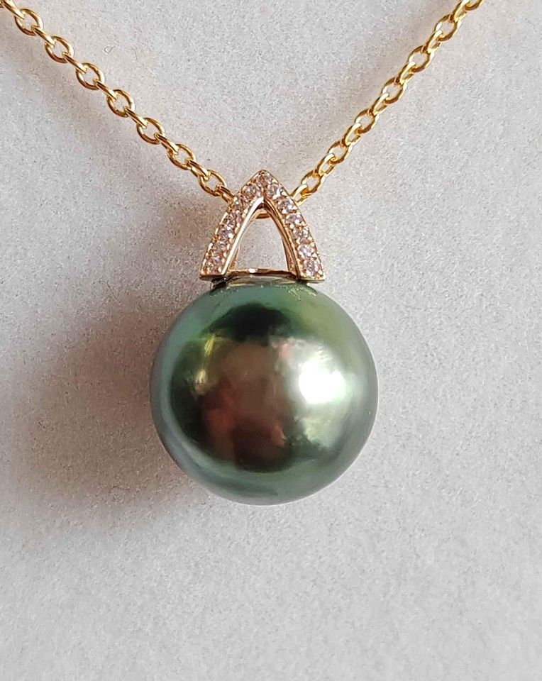 'Pistachio' 18k gold pendant genuine tahitian south sea pearl 11.1mm