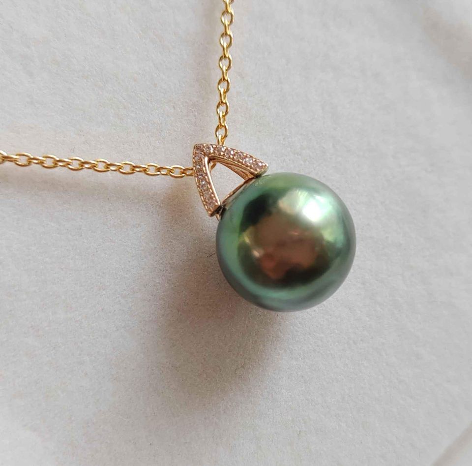 'Pistachio' 18k gold pendant genuine tahitian south sea pearl 11.1mm