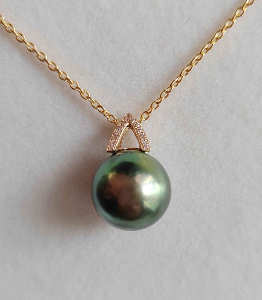 'Pistachio' 18k gold pendant genuine tahitian south sea pearl 11.1mm