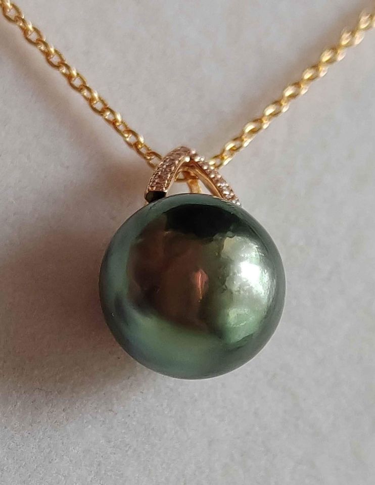 'Pistachio' 18k gold pendant genuine tahitian south sea pearl 11.1mm