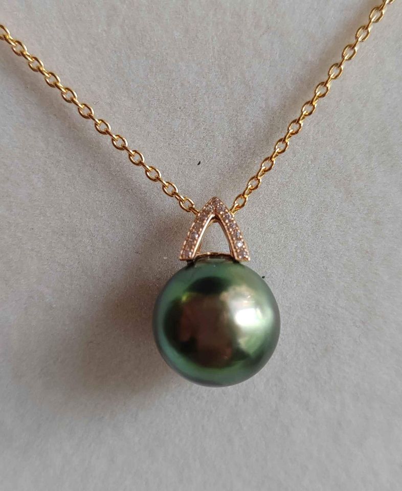 'Pistachio' 18k gold pendant genuine tahitian south sea pearl 11.1mm