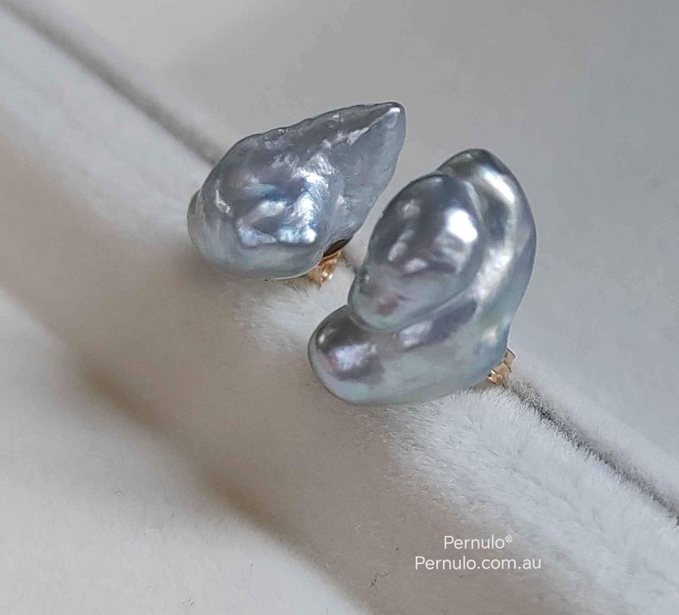 'Luna e Nuvola' 14k gold earrings genuine south sea white keshi pearls