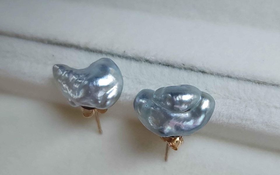 'Luna e Nuvola' 14k gold earrings genuine south sea white keshi pearls