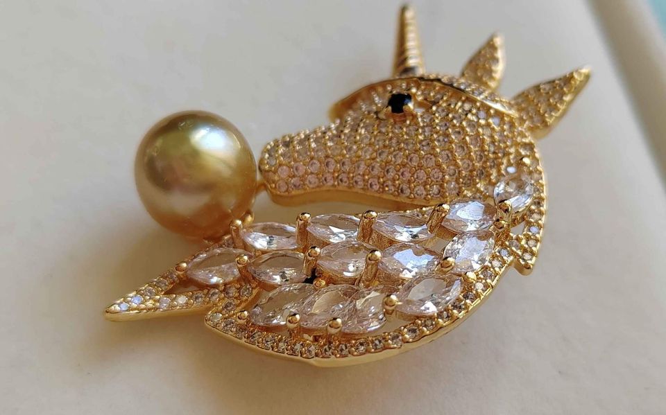 'Unicorn' brooch genuine golden south sea pearl 9.9mm