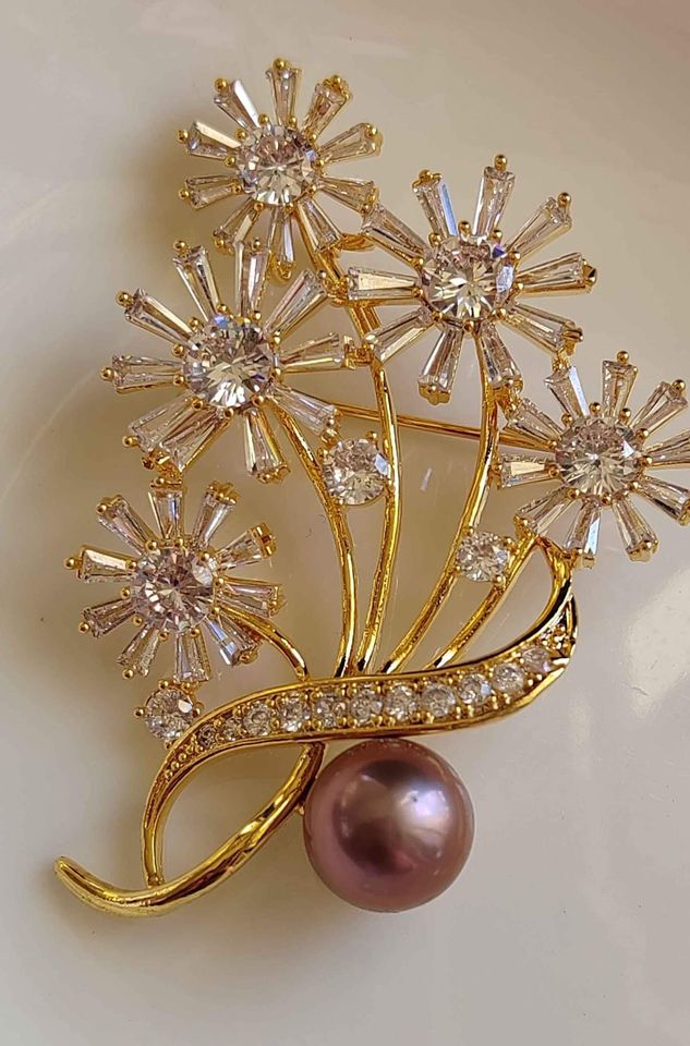 'Purple Lily' brooch genuine freshwater pearl 9.8mm