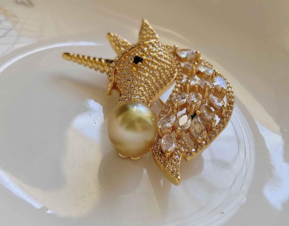 'Unicorn' brooch genuine golden south sea pearl 9.9mm